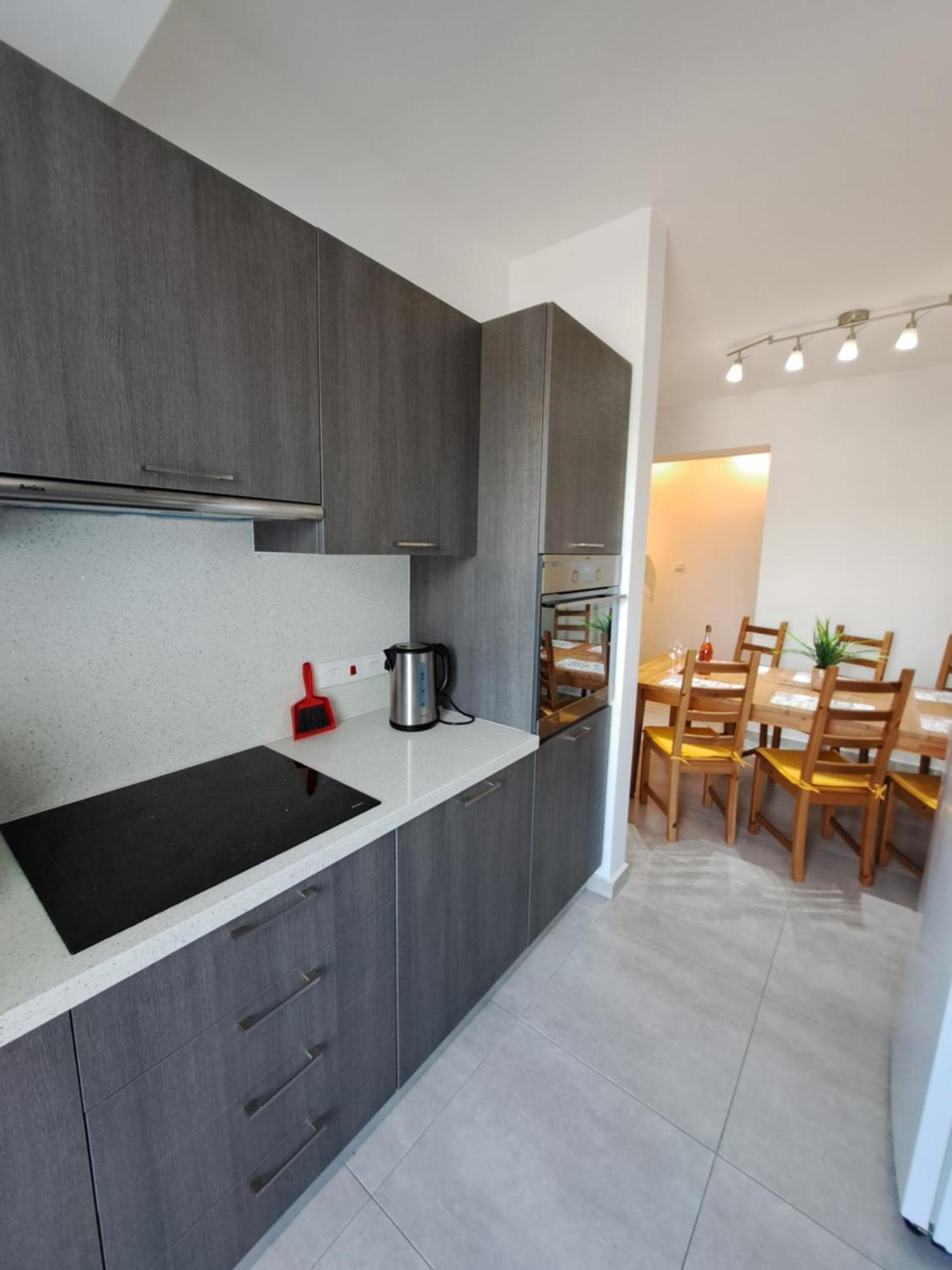 Albert'S Apartment St Lazarus 402 B - First Floor لارنكا المظهر الخارجي الصورة