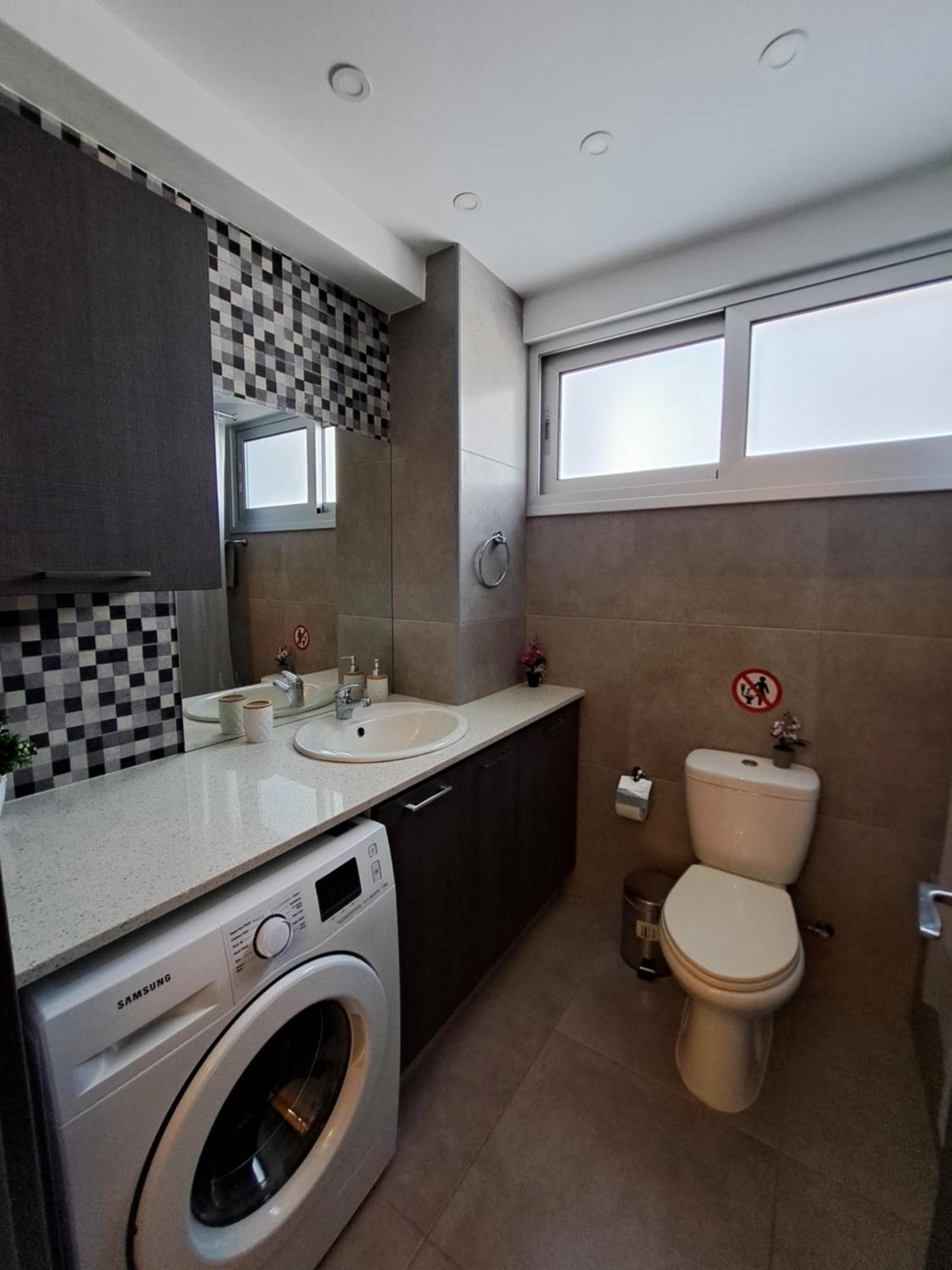 Albert'S Apartment St Lazarus 402 B - First Floor لارنكا المظهر الخارجي الصورة